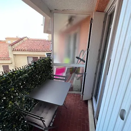 Apartment Location Estival Parfaite : A 50 Metres De La Plage, Offrant Magnifique Vue Frejus