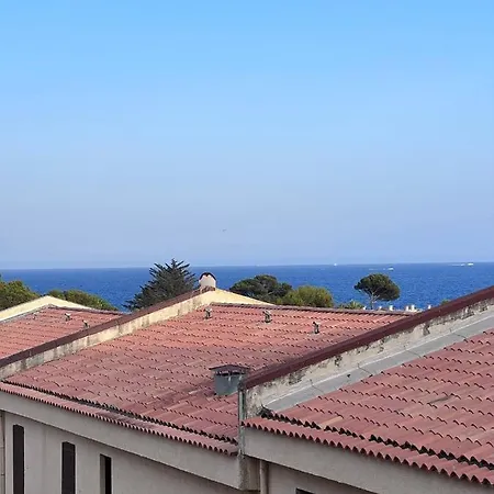 Location Estival Parfaite : A 50 Metres De La Plage, Offrant Magnifique Vue * Frejus